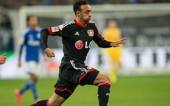 梅西捧起美职联冠军奖杯时，站在一旁的穆勒露出了最真挚的笑容