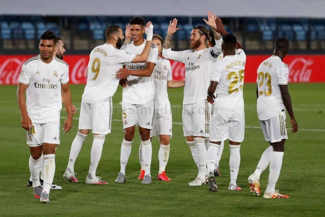 官方：36岁浙江队中场李提香自由身加盟中超新军辽宁铁人（中超新军辽宁铁人官宣：36岁浙江队中场李提香以自由身加盟）